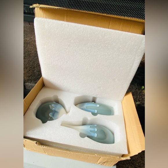 Beautiful 3 Piece Glazed Pottery Set-Moss Green Veses w/Creamy Tops & Blue Drips - Picture 14 of 15